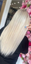 Load image into Gallery viewer, Tape hair extensions Vanilla Frosting (#60A)
